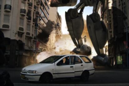 Los robots toman Montevideo en 'Ataque de pánico' de Fede Álvarez