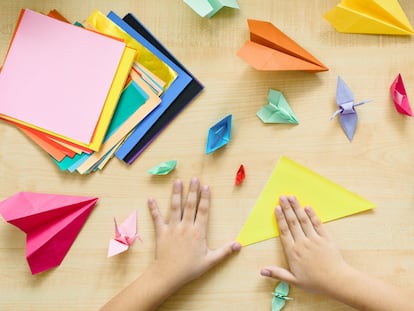 El origami fomenta el pensamiento matemático y el reconocimiento de formas geométricas, patrones y cantidades.GETTY IMAGES.