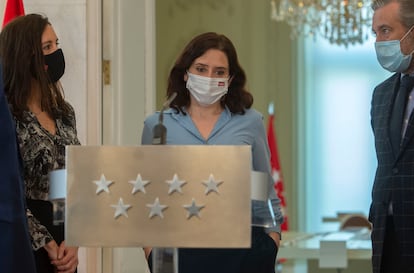 La presidenta de la Comunidad de Madrid, Isabel Díaz Ayuso, finaliza una rueda de prensa en la sede regional, tras el anuncio de elecciones para el próximo 4 de mayo.