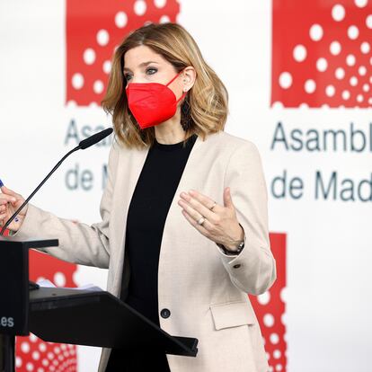 MADRID, 08/06/2021.- La nueva portavoz del PSOE en la Asamblea de Madrid, Hana Jalloul, hace una declaración a la prensa en la Asamblea de Madrid, este martes, cuando arranca la XII Legislatura de la Cámara regional. EFE/Chema Moya