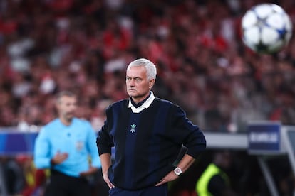 El entrenador del Fenerbahce Jose Mourinho durante el partido de la previa de la Champions contra el Benfica.