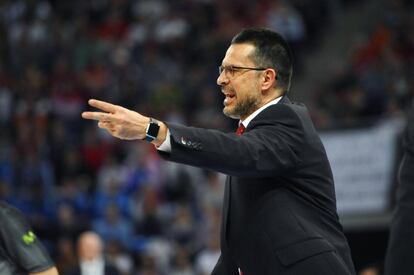 El técnico del Valencia Basket, Pedro Martínez, durante el encuentro.