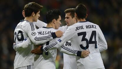 Morata, Callejón, José Rodríguez y Nacho celebran un gol.