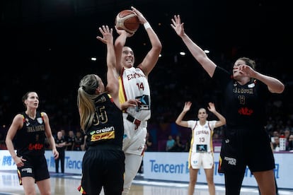 Raquel Carrera, entre Vanloo y Meesseman.