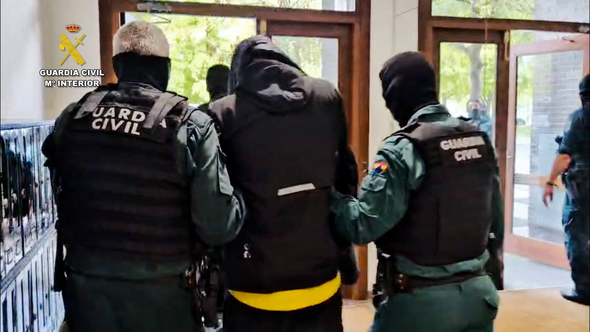 Cinco detenidos en Vitoria vinculados al grupo 015, heredero de los Trinitiarios y los Blood