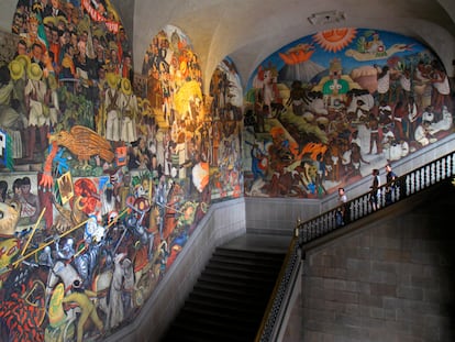 Los murales de Diego Rivera al interior del Palacio Nacional.