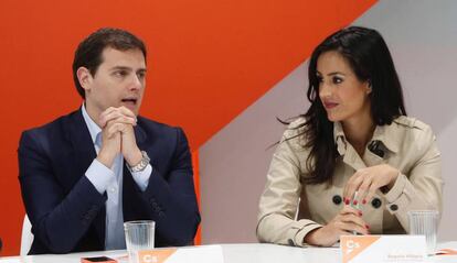 Albert Rivara con la portavoz de Ciudadanos en el Ayuntamiento de Madrid, Begoña Villacís. 