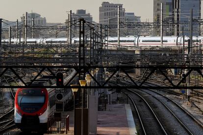 Vista de las vías de tren en las inmediaciones de la estación madrileña de Atocha.