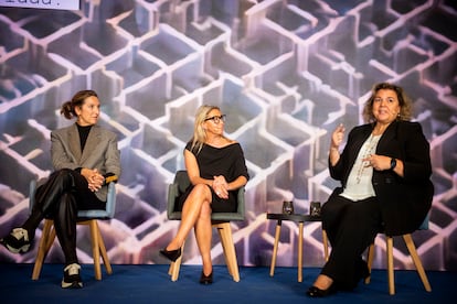 De izquierda a derecha, Inma Martínez, pionera tecnológica en IA y digitalización; Pilar Llácer, filósofa y especialista en ética de los negocios, y Susana Toril, directora de Personas y Diversidad de Enagás.