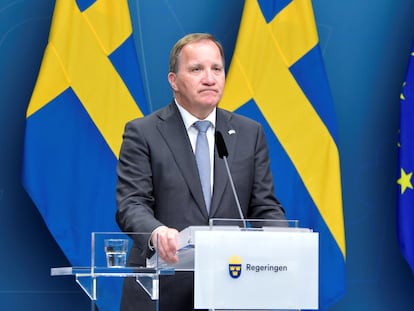 El primer ministro de Suecia, Stefan Löfven, asiste este lunes a una rueda de prensa tras el voto de censura en el Parlamento sueco, en Estocolmo.