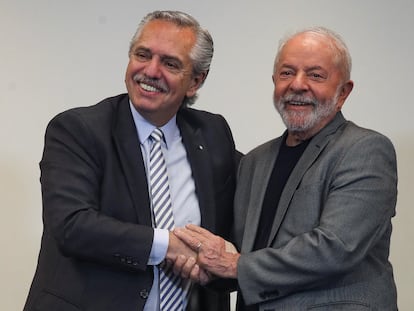 El presidente electo de Brasil, Lula da Silva, junto al presidente argentino, Alberto Fernández, reunidos en São Paulo el 31 de octubre.