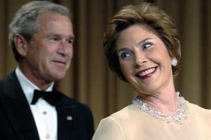 George y Laura Bush, durante su intervención en la cena a los corresponsales de la Casa Blanca.