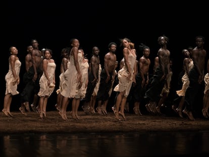 Los bailarines de la École des Sables durante la actuación en los Teatros del Canal.