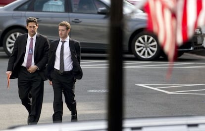 Mark Zuckerberg llega a la Casa Blanca para discutir con Obama sobre el espionaje masivo.