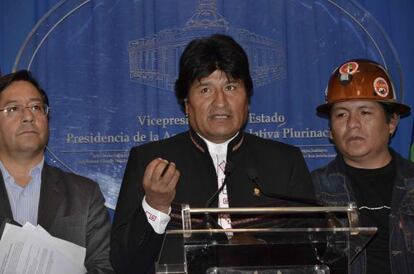 El presidente de Bolivia, Evo Morales, anuncia el acuerdo con las cooperativas. 