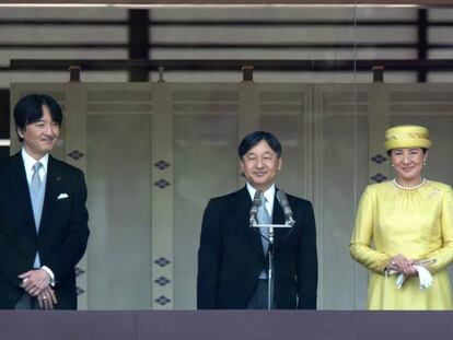 Akishino, junto a los emperadores Naruhito y Masako en mayo de 2019 en Tokio.