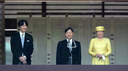 Akishino, junto a los emperadores Naruhito y Masako en mayo de 2019 en Tokio.