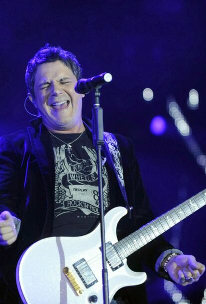 Alejandro Sanz en un momento de la actuación