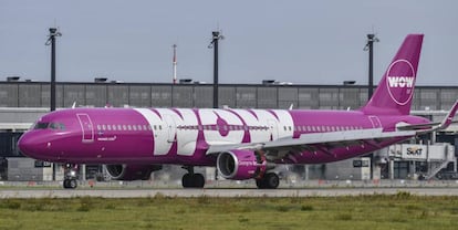 Un avión de WOW Air en Schoenfeld, Alemania