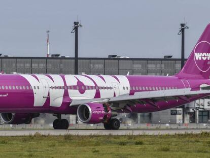 Un avión de WOW Air en Schoenfeld, Alemania