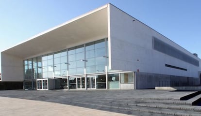 Imagen exterior del nuevo auditorio de Torroella que se inaugurará en julio.