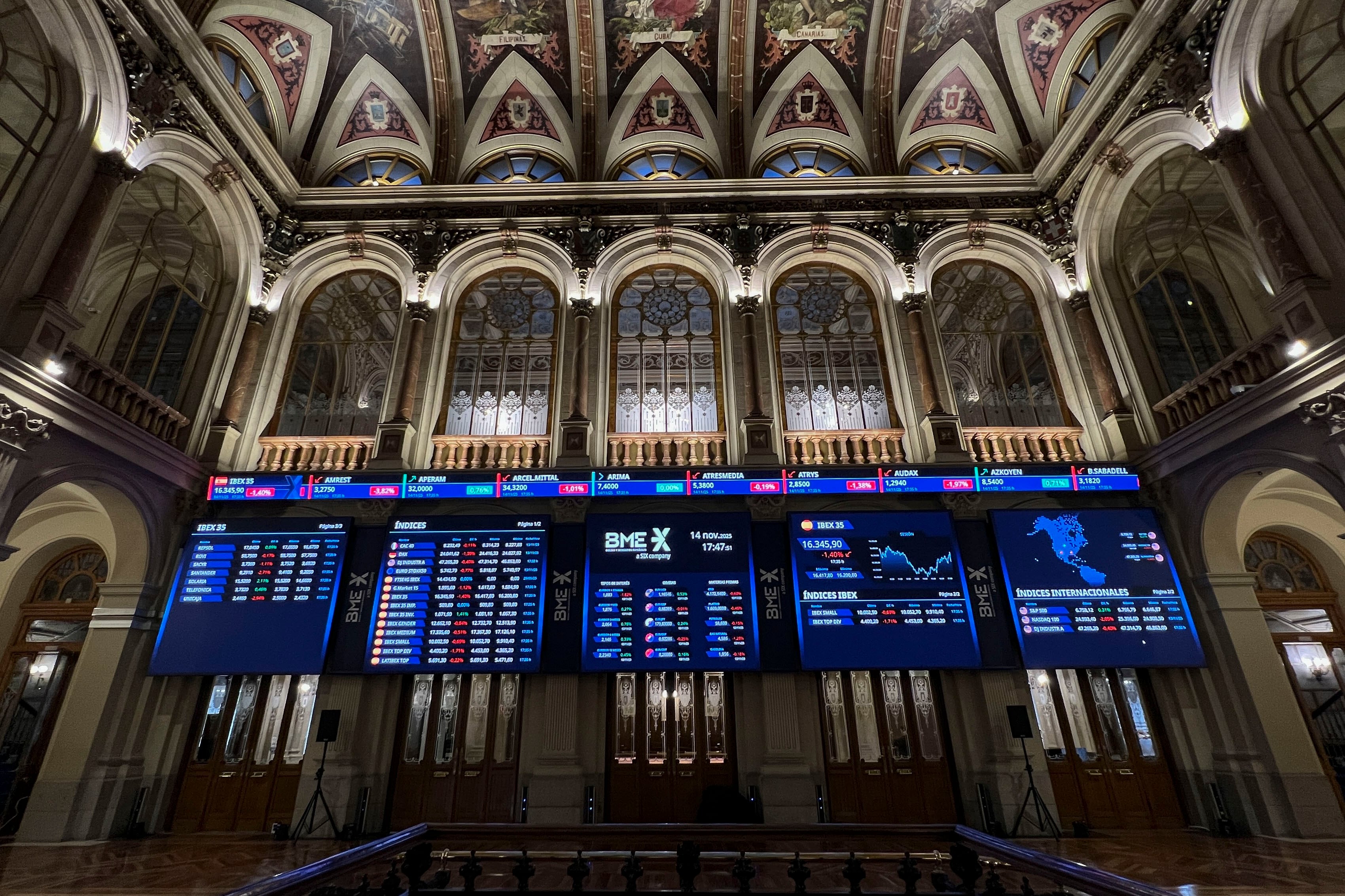 Ibex scende oltre l'1,5% e perde 16.000 punti: investitori in attesa di dati US e aspettative Fed