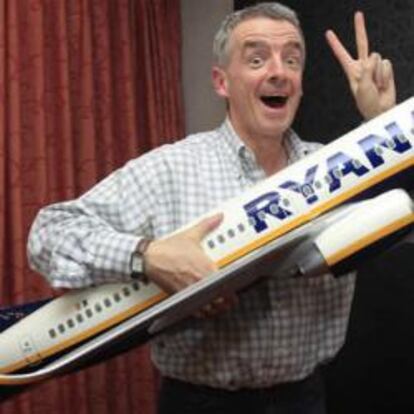 El presidente de Ryanair, Michael O'Leary, posa para los medios de comunicación durante la rueda de prensa que ha ofrecido hoy en Madrid