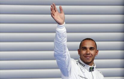 Hamilton celebra su 'pole' en Spa.