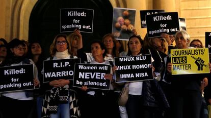 Manifestação em frente ao gabinete do primeiro-ministro maltês em razão do assassinato da jornalista Daphne Caruana Galizia