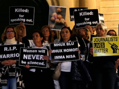 Manifestação em frente ao gabinete do primeiro-ministro maltês em razão do assassinato da jornalista Daphne Caruana Galizia