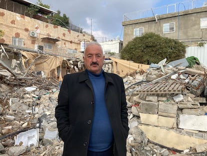 El palestino Fakri Abu Diab, en las ruinas de su casa demolida, en  Jerusalén Este, este domingo 12 de enero.