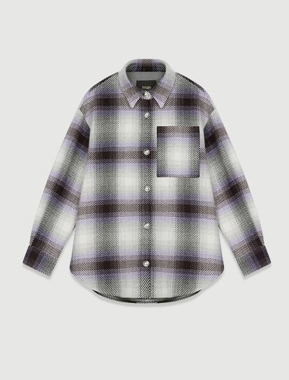 Camisa de lana gruesa con botones joya, el rural-chic encuentra en esta camisa de Maje su máxima expresión y se convertirá en la mejor aliada de tus vaqueros. Encuéntrala aquí por 206,05 euros.