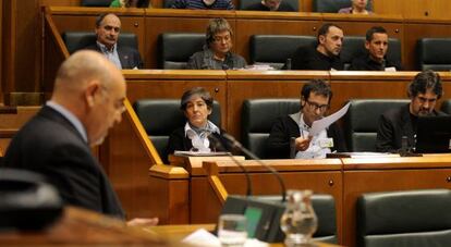 El portavoz socialista, Jos Antonio Pastor, en su intervencin en el pleno de hoy del Parlamento vasco. 