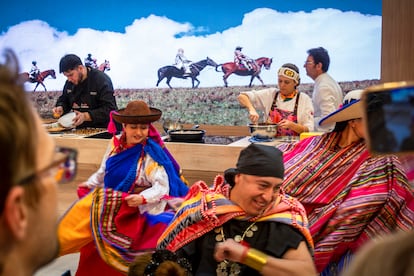 Grupo de danza Quitus en una presentación en el estand de Ecuador en Fitur 2024.