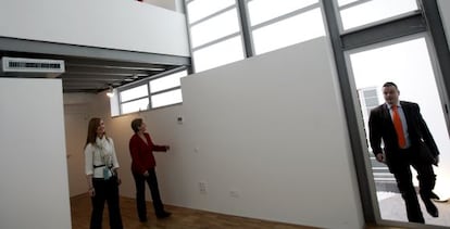 Jornada de puertas abiertas organizada por una inmobiliaria en Madrid para visitar varios pisos durante unas horas.