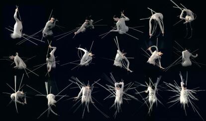 Fotomontaje de Endangered species (Especies en peligro), coreografía de Siobhan Davies, de la muestra Station to station, en el Barbican de Londres.