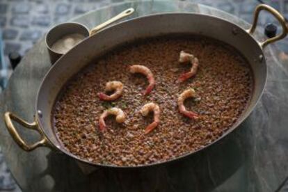 Arroz seco con gambas del restaurante Tatel, en Madrid.