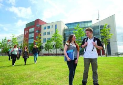 Alumnos en las instalaciones del Belfast Metropolitan College, en Irlanda del Norte.