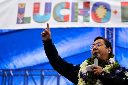 Luis Arce hace campaña por el MAS en la ciudad boliviana de El Alto, el 14 de octubre de 2020.