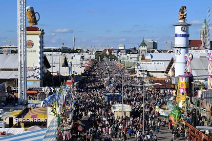 Vista general de la calle principal del Theresienwiese, el 22 de septiembre de 2022.