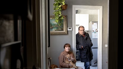 Montserrat Candela y Fernando Noguera, inquilinos del edificio del barrio del Casc Antic de Barcelona que ha sido comprado por la empresa Second House. Temen que no se renueve su contrato.