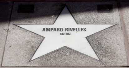 Estrella de la actriz en el Paseo de la Fama de Madrid, en la calle Martín de los Heros.