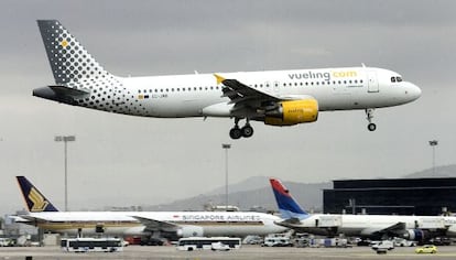 Uno de los aviones de Vueling en el aeropuerto de El Prat.