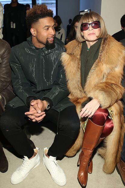 El jugador Odell Beckham Jr. y la editora de la revista Vogue, Anna Wintour.