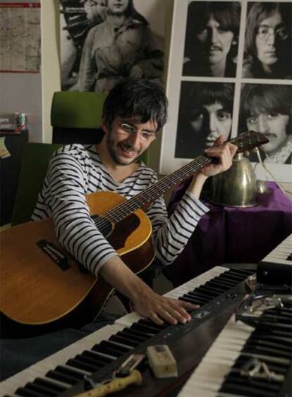 El cantante gallego Xoel López, en su casa de Madrid.