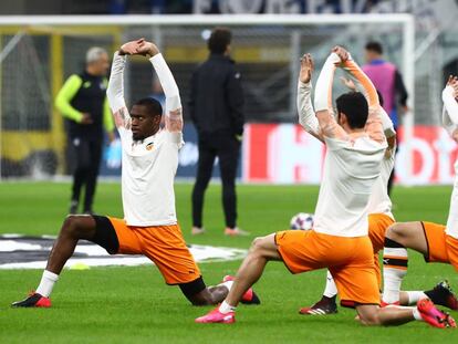 Geoffrey Kondogbia, durante un entrenamiento con el Valencia, en una imagen de archivo.