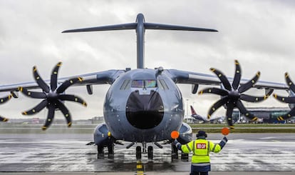 Un avin A400M tras aterrizar en el aeropuerto miliar de Melsbroek (Blgica) este martes.