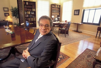 César Alierta, empresario. Uno de los últimos grandes empresarios que quedaban de la Transición, aquellos que protagonizaron la etapa frenética de las privatizaciones de empresas públicas como Tabacalera y Telefónica, que presidió sucesivamente.