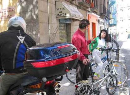 Juan Merallo, uno de los protagonistas de <i>Ciudadanos verdes</i>, en bicicleta.