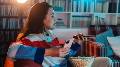 Artículo de EL PAÍS Escaparate que repasa los mejores estrenos en Movistar Plus+ en abril de 2025.
